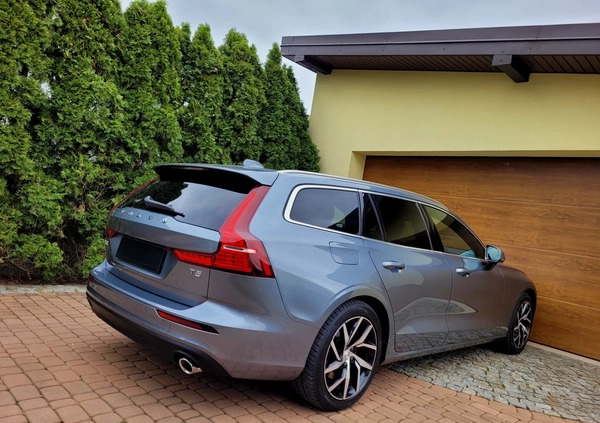 Volvo V60 cena 88800 przebieg: 203000, rok produkcji 2018 z Opoczno małe 596